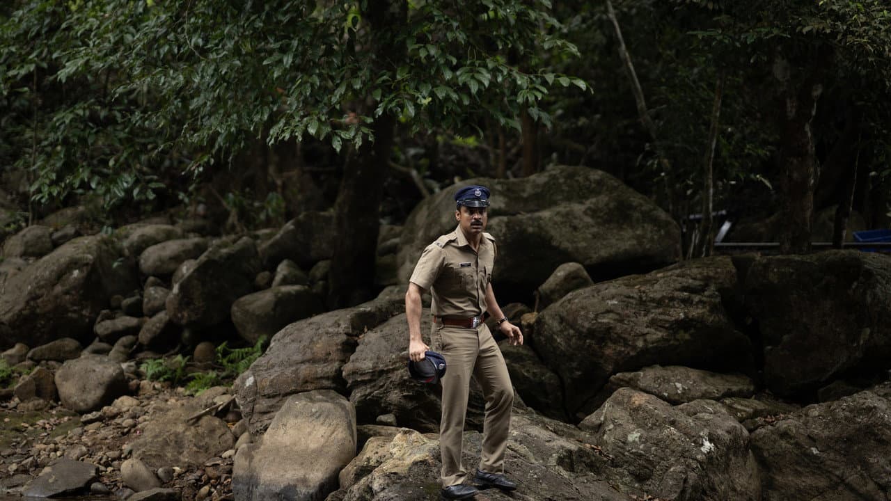 Narivetta Movie Review: A Compelling Thriller? still 6