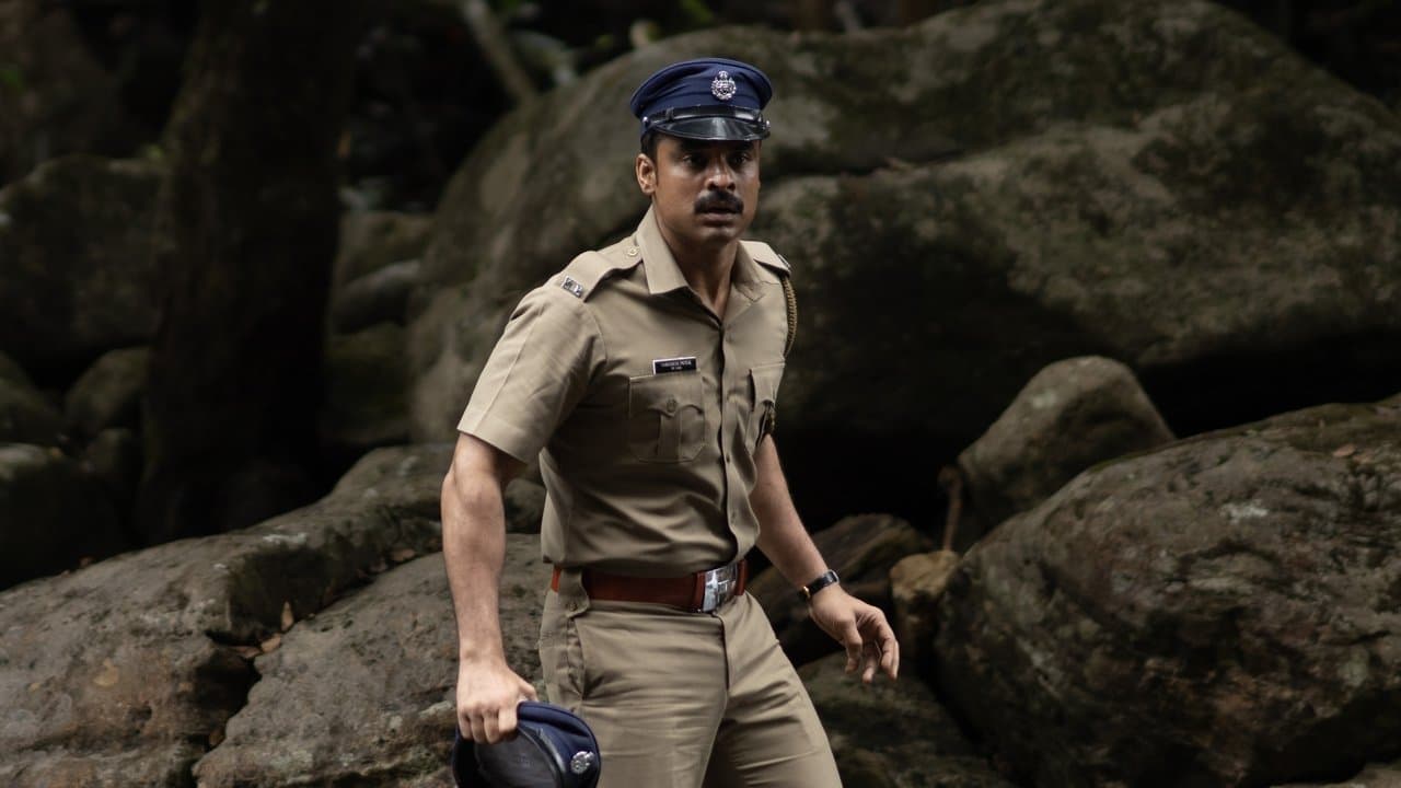 Narivetta Movie Review: A Compelling Thriller? still 1