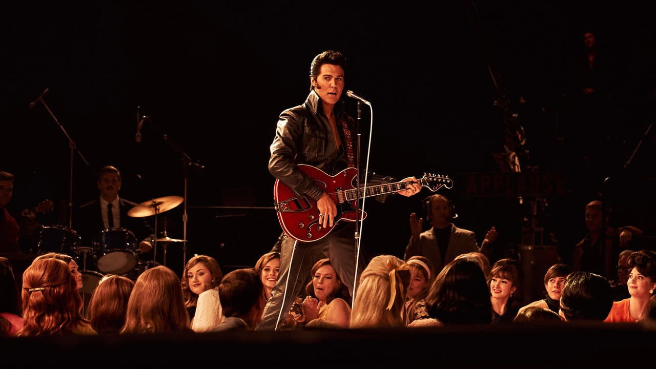 Elvis still 7