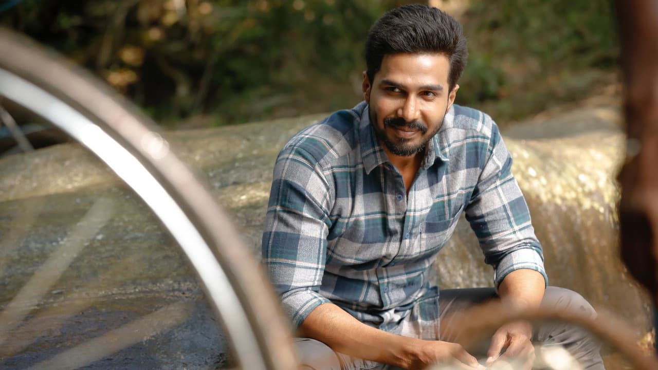 Irandu Vaanam still 2