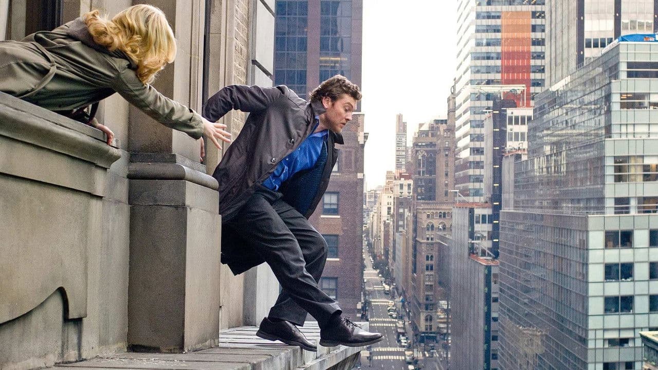 Man on a Ledge still 8