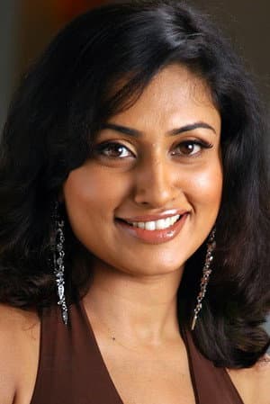 Malavika on Trisha's Rare On-Set Demeanour, Vijay's Lesson